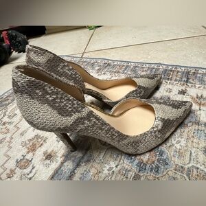 JESSICA SIMPSON MUTED SNAKESKIN HEELS